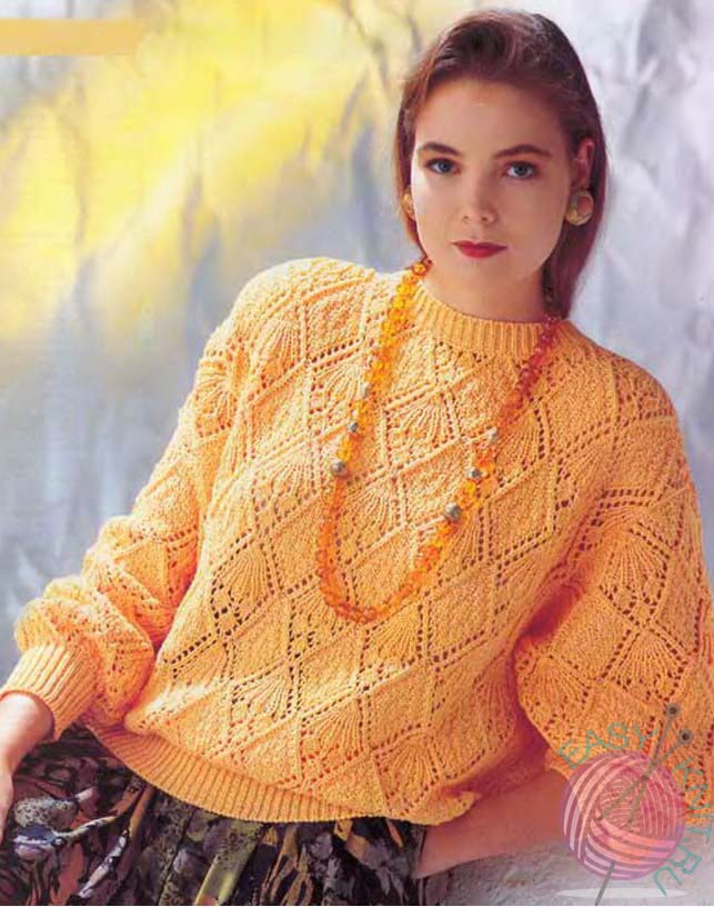 Желтый пуловер узором ромбы